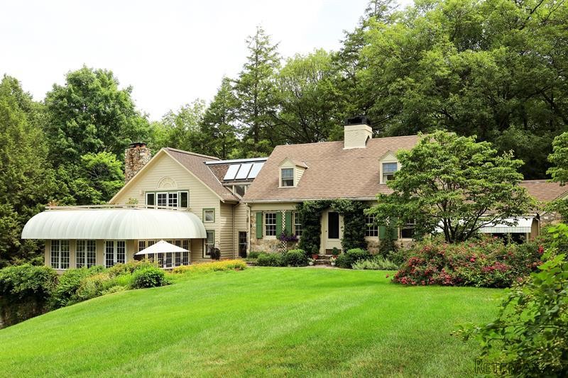 3 bedroom House For Sale: 1 High Road..