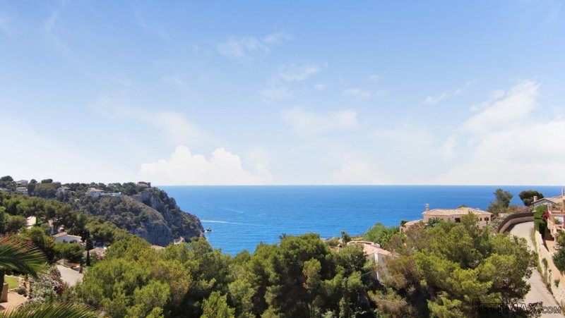7 Bedroom 5 Bathroom Villa For Sale in.. - 2
