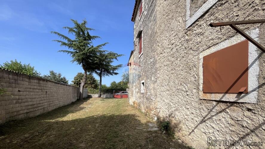 Višnjan - okolica, kamena kuća u nizu sa 300 m2 okućnice - 4