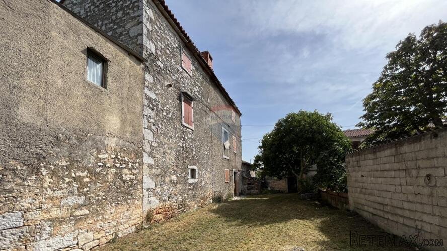 Višnjan - okolica, kamena kuća u nizu sa 300 m2 okućnice - 5