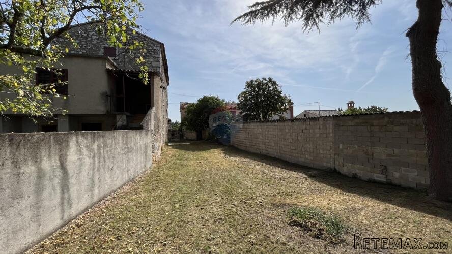 Višnjan - okolica, kamena kuća u nizu sa 300 m2 okućnice - 6