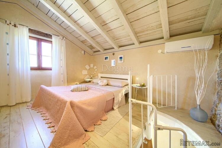 Dobrinj, predivna kuća s okućnicom - 8