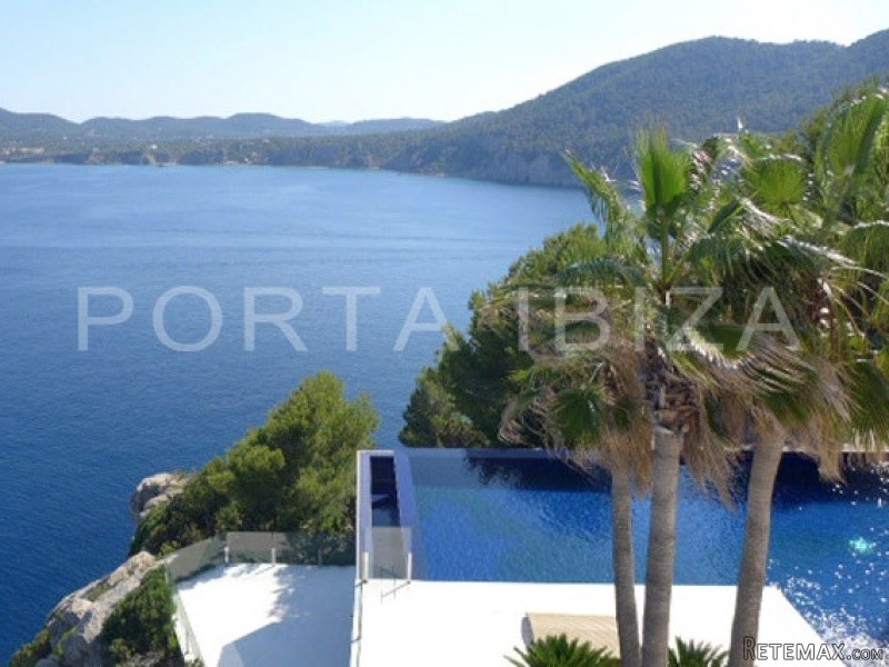 Gigantic property in Cala San Vincente.. - 2