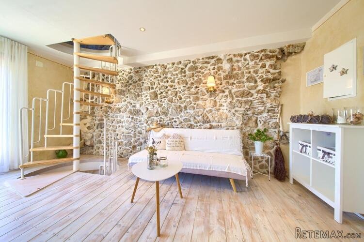 Dobrinj, predivna kuća s okućnicom - 10