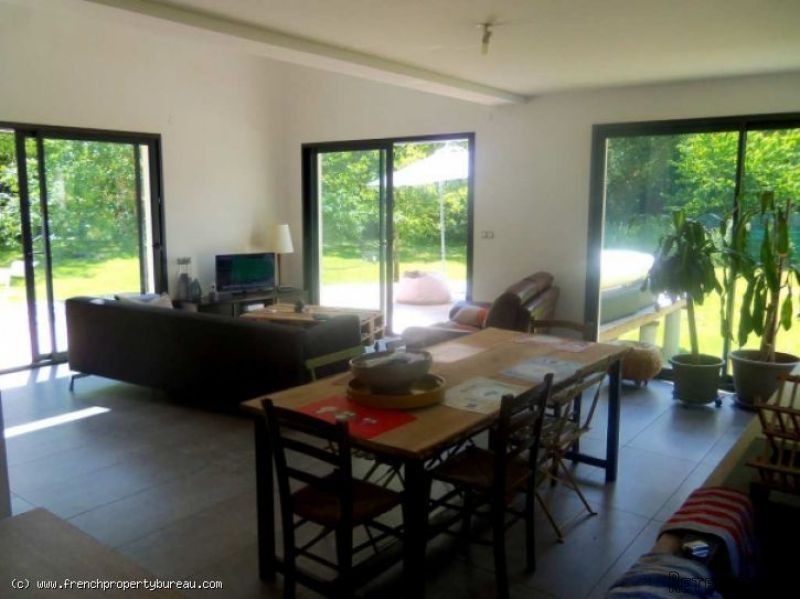 Contemporary house near vineyards.. - 2
