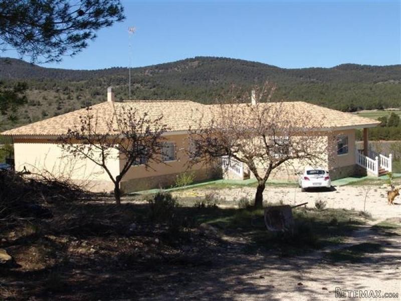 6 Bedroom 3 Bathroom Villa In Bullas..