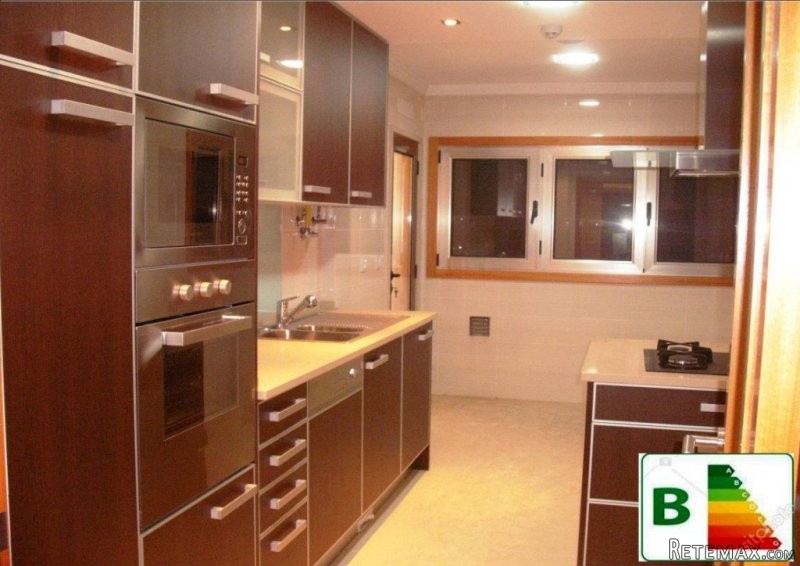 Apartment, Three Bedrooms With Garage..