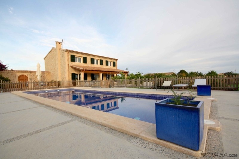 Nice country house near to several..