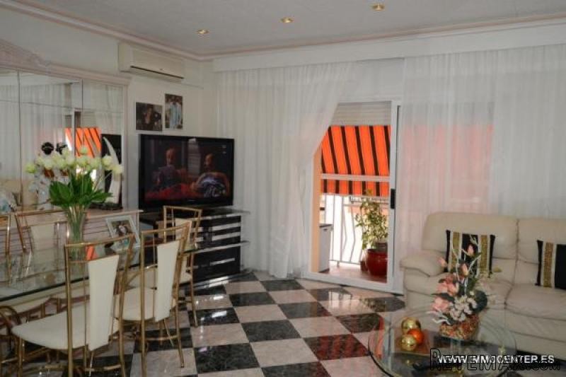 ROSES: Spacious apartment with 3..