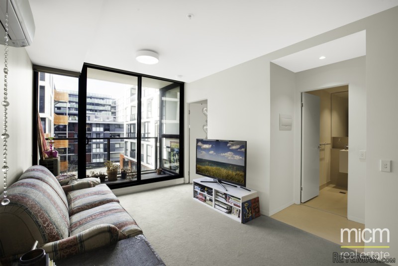 Invest or Live in Trendy Abbotsford