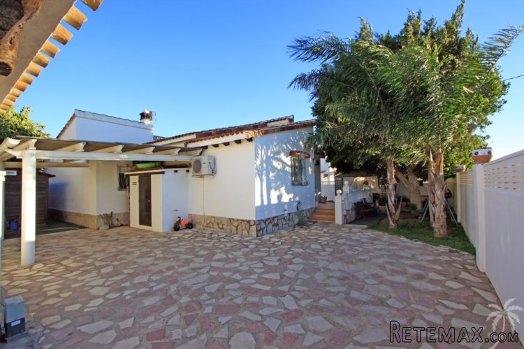 Cozy villa for sale at just 200 m far from the first beach.. - 2