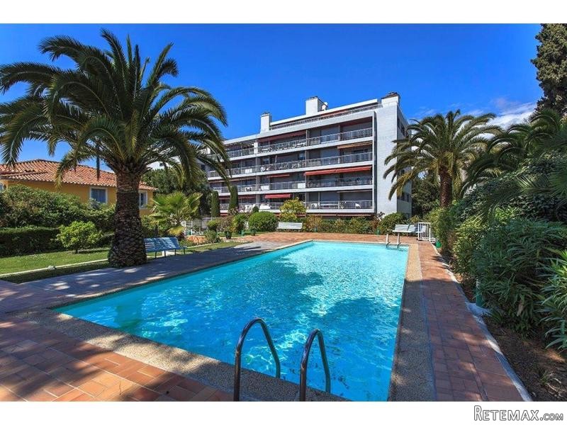 Stunning, Newly-Renovated 1 Bed.. - 2