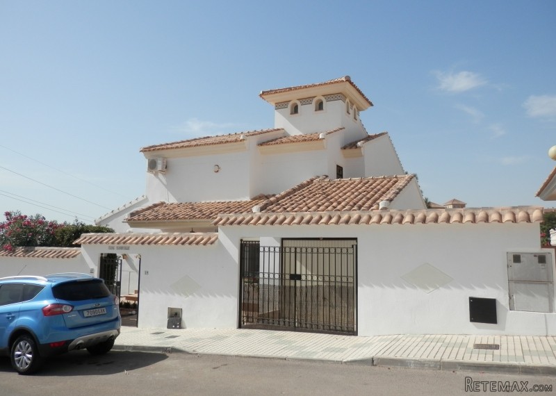 Golf Course Fabulous 4 Beds Villa..