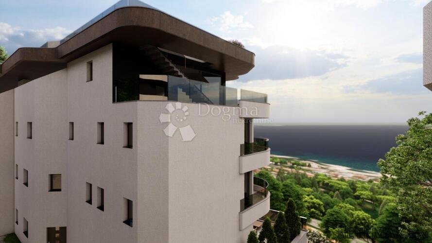 Opatija centar, stan 161m2 s pogledom na more i garažom