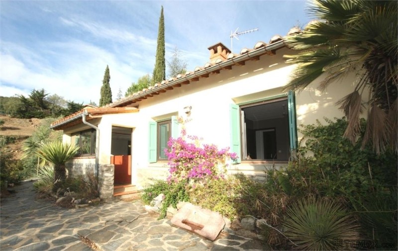 Lovely Villa With Garden And Views..