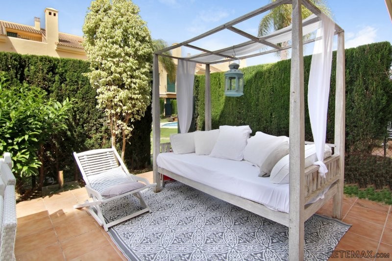 4 bedroom townhouse, 200 meters from.. - 2