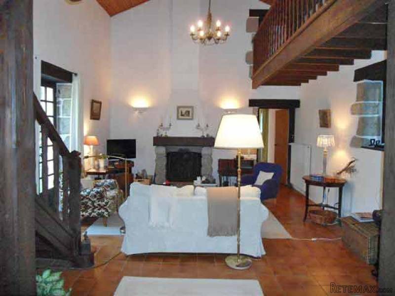 Renovated 3-Bed Stone House On 1,687 M2.. - 2