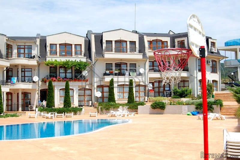 Furnished 2-bedroom apartment with pool..