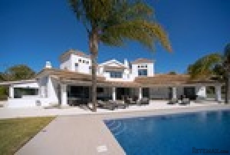 6 Bedrooms - Villa - Malaga - For Sale