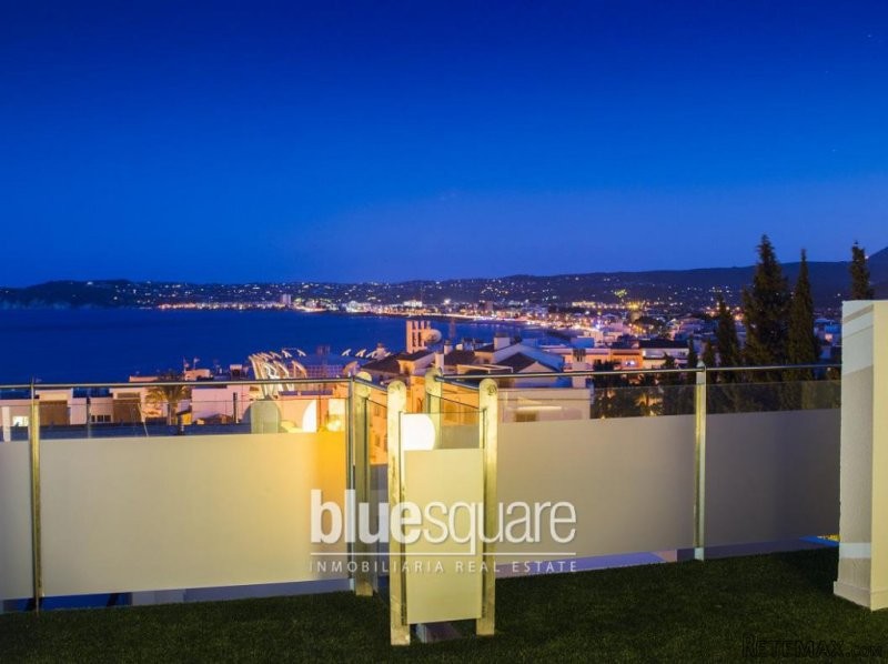 Immaculate 4-bedroom townhouse with..