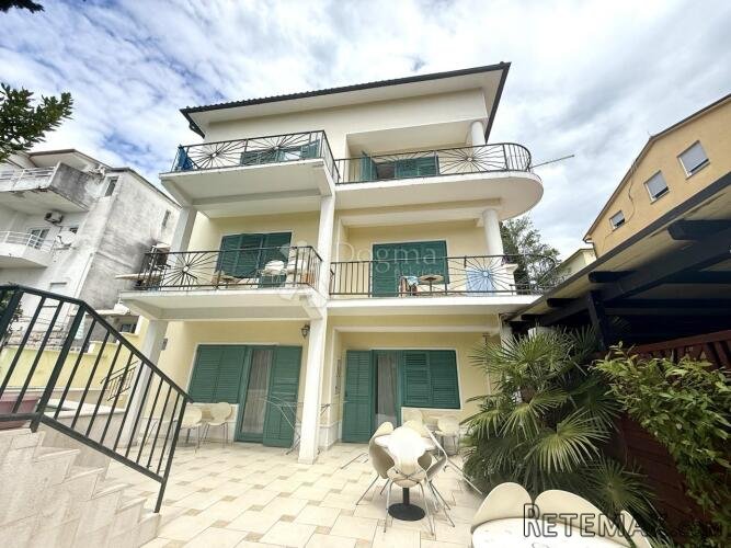 Mali HOTEL 2 red do mora Crikvenica