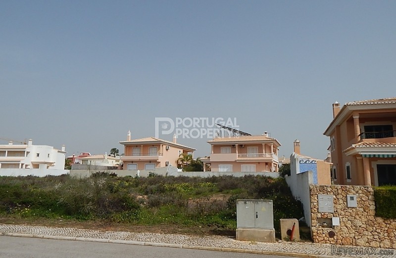 Nice plot for construction with sea.. - 2