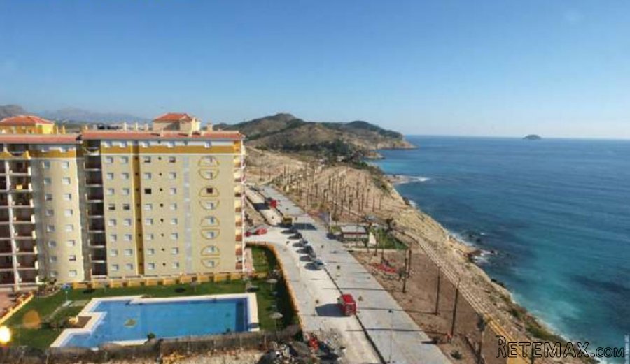 Se vende apartamento en primera linea de mar al lado del..