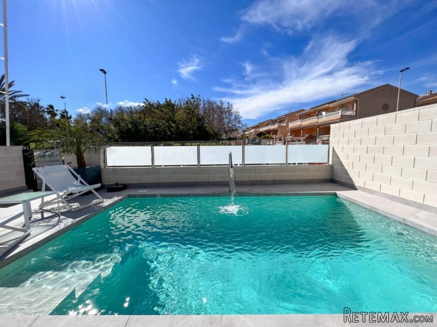 Los Altos is located just minutes from the prestigious.. - 4