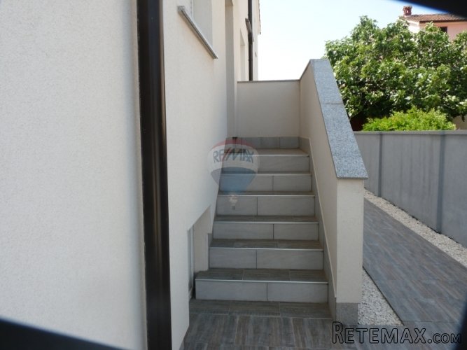 POMER, lijepa moderna kuća od 260 m2 sa tri odvojena stana - 2