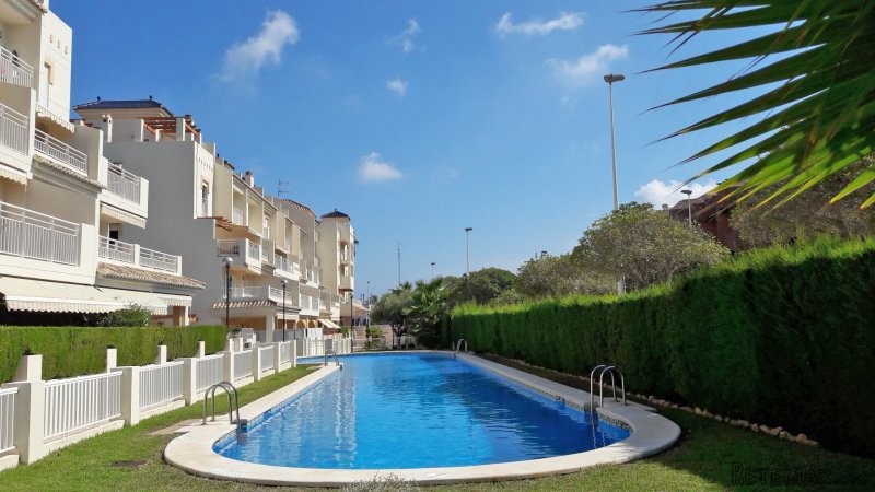 Large 3 bedroom only a stone´s throw..