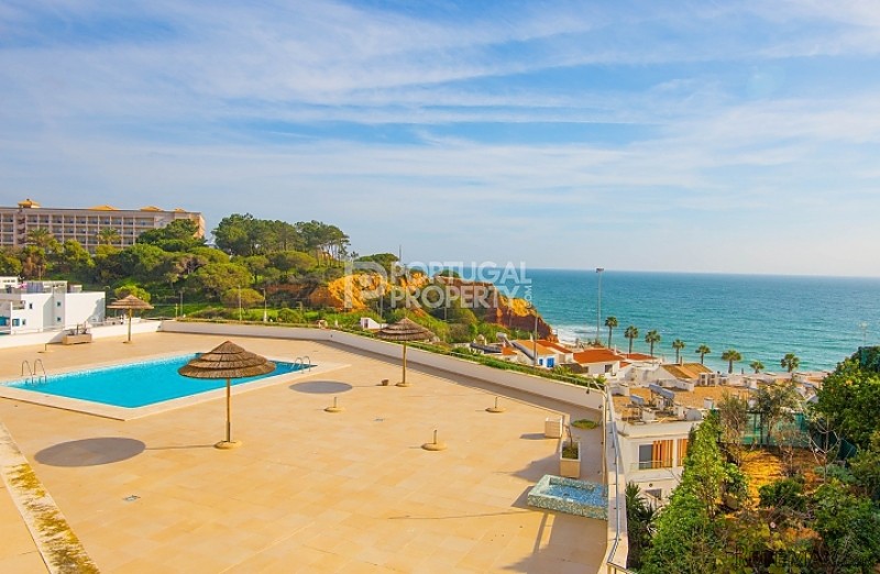 1Bed apartment overlooking beach, large..