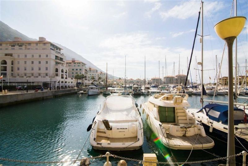 3 bed apartment in The Sails - 2