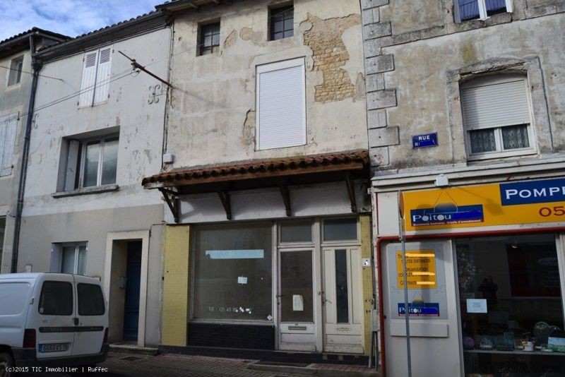 Town centre property ideal for..