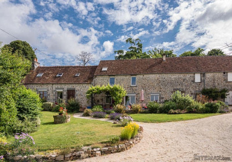 3 Bedroom Farm House For Sale - 2