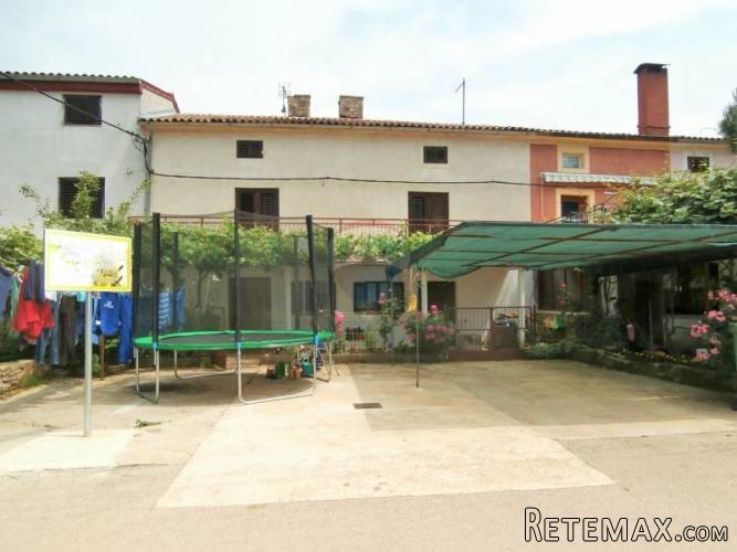 NOVIGRAD-kuća sa okućnicom