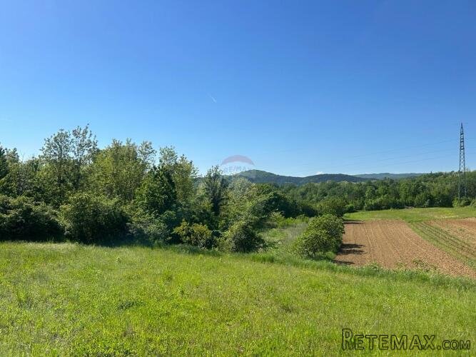 Buzet, okolica - zemljište sa pogledom na Motovun - 3