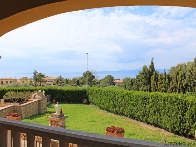 Villa With Stunning Sea Views - 2