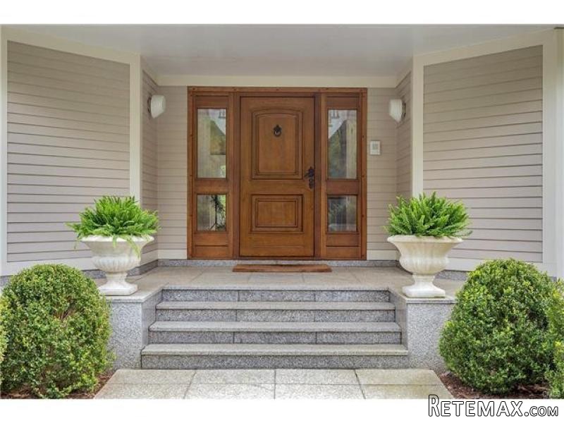 5 bedroom House For Sale: 434 FROGTOWN..