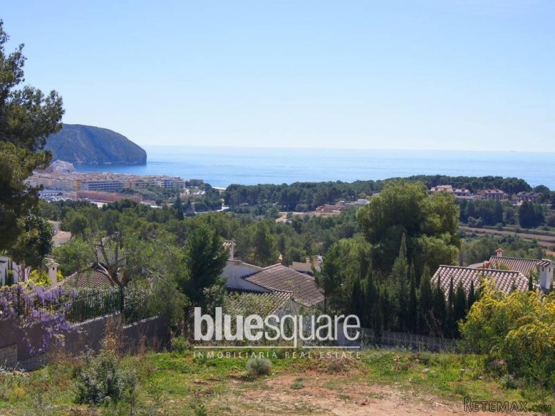 Stunning modern villa on a flat plot..