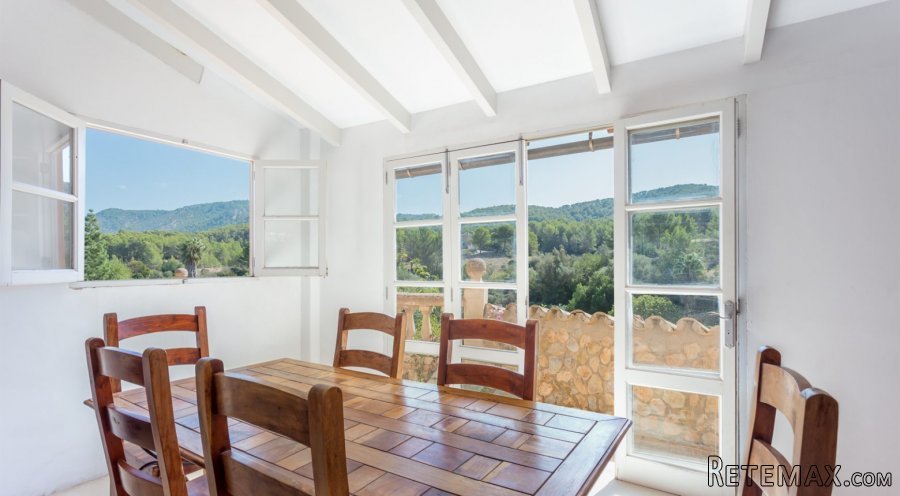 This amazing finca type property with spectacular v..