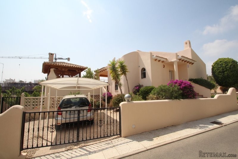 4 Bedrooms - Villa - Alicante - For Sale