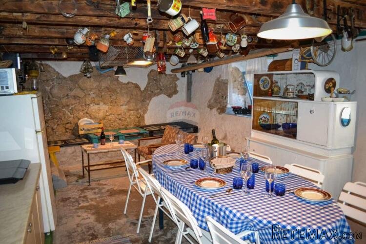 Rijeka, Bakar, djelomično renovirana kuća 140m2, udaljena 40 - 9