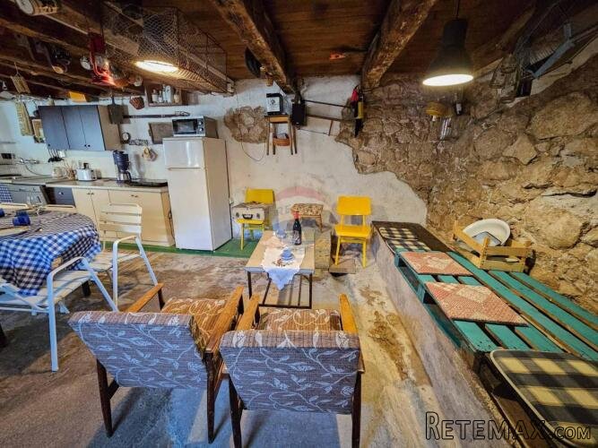 Rijeka, Bakar, djelomično renovirana kuća 140m2, udaljena 40 - 10