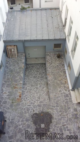 Prodajem kucu u Becu - 11