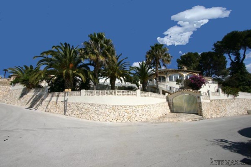 4 Bedrooms - Villa - For Sale