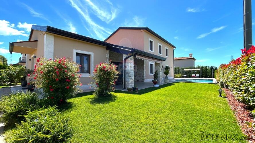 Istra,Karigador-Samostojeća kuća s bazenom