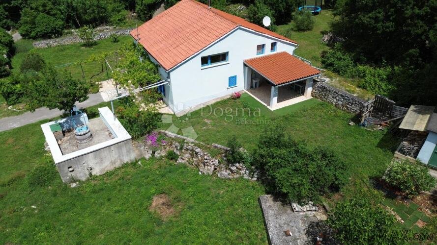 LABIN,okolica,1,5 km od mora,renovirana kuća na velikoj okuć - 2