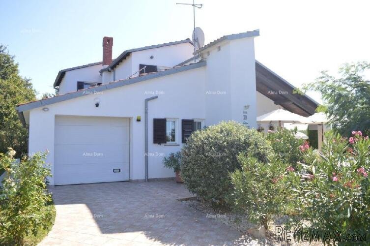 Prekrasna kuća sa bazenom! POREČ