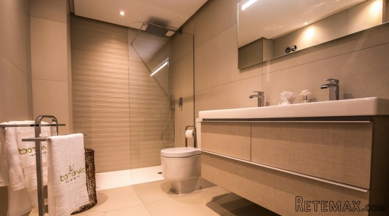 Three Bedroom Second Floor Apartment.. - 2