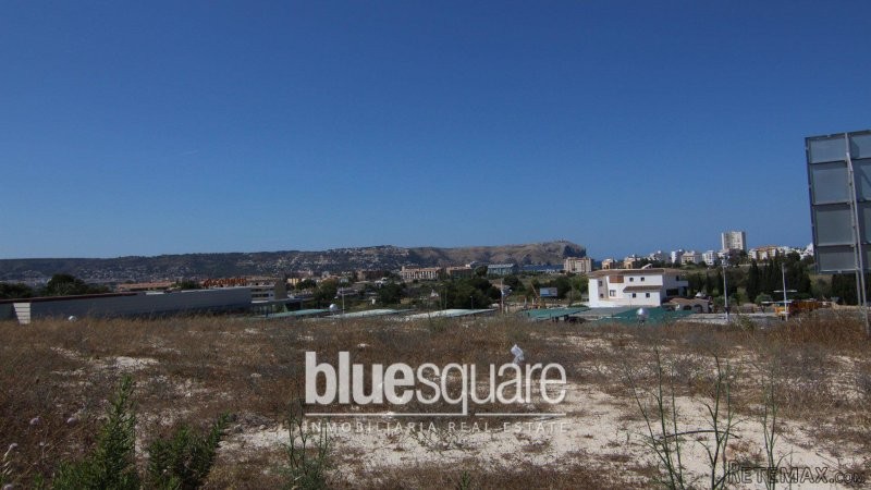 Two flat building of 1000m2 plots with..